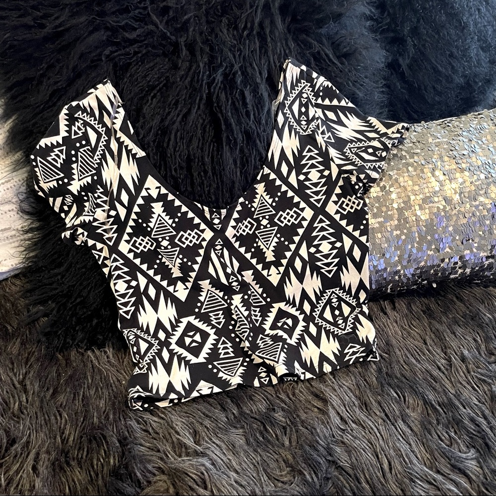 PINK Victoria’s Secret black & white aztec print crop top